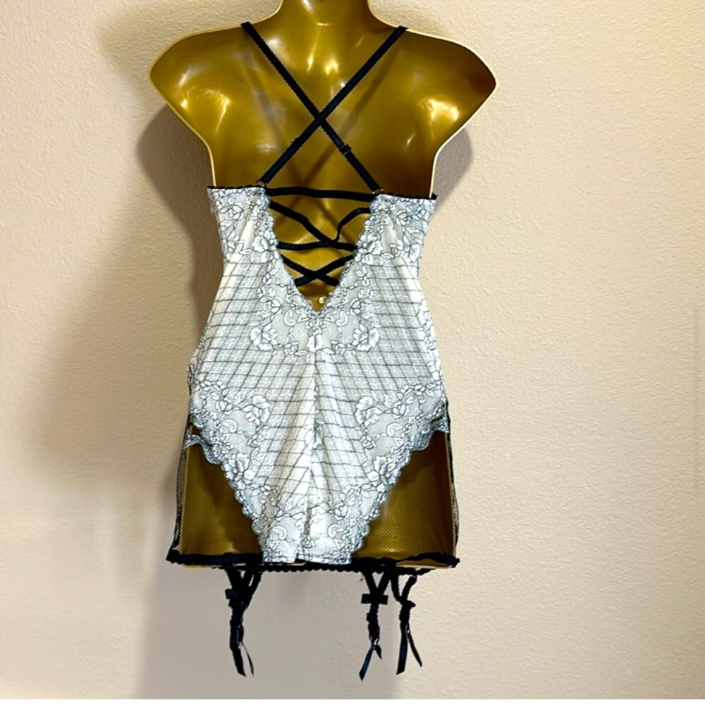 Victoria's Secret Black and White Lace Chemise - Picture 10 of 10